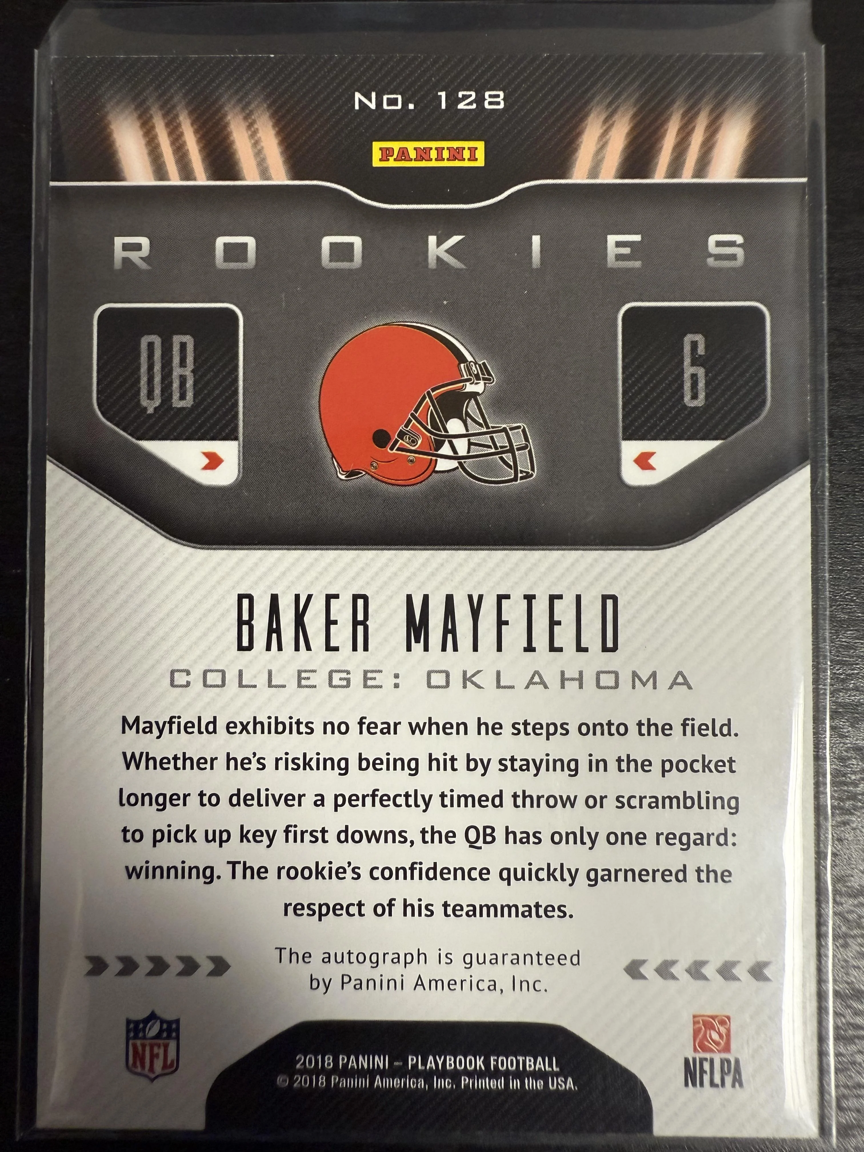 2018 Panini Playbook #128 Baker Mayfield Rookies Signatures Green #/25 - Image 2