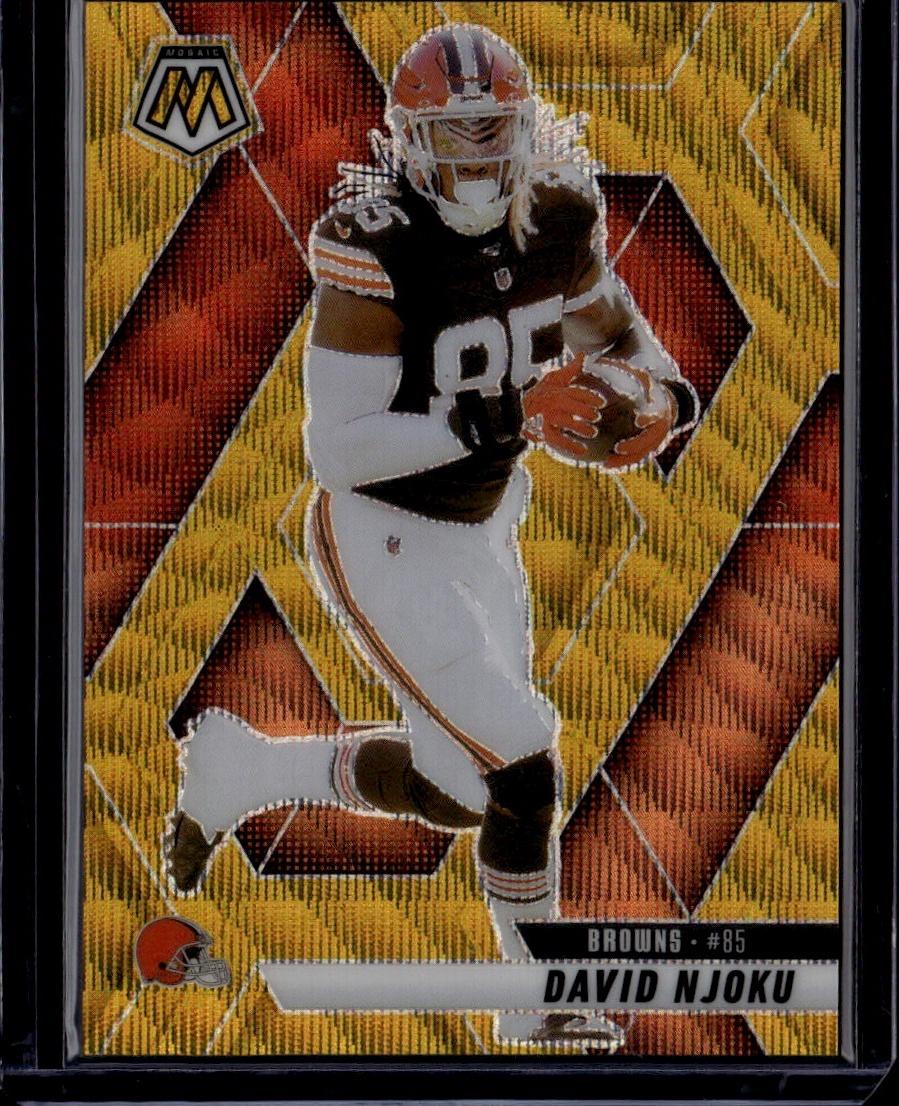 2025 Panini Mosaic #133 David Njoku Mosaic Gold Wave #/10